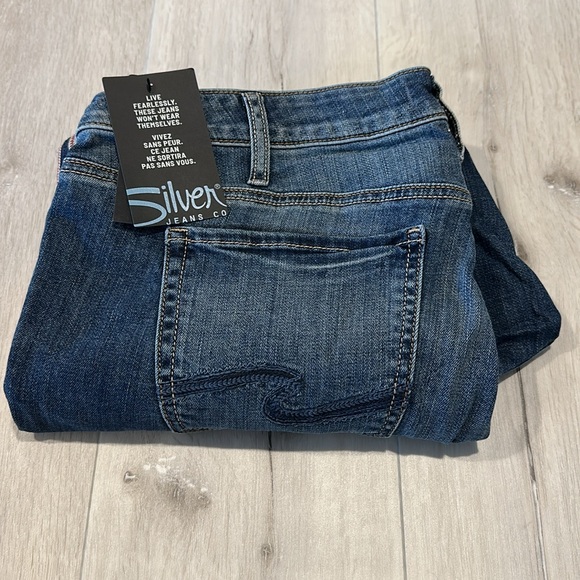 Silver Jeans Co Women's Suki Mid-Rise Curvy Capri Jeans 16W‎ Indigo NWT - Picture 8 of 9